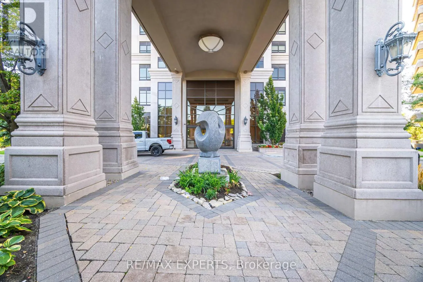 809 - 9255 JANE STREET