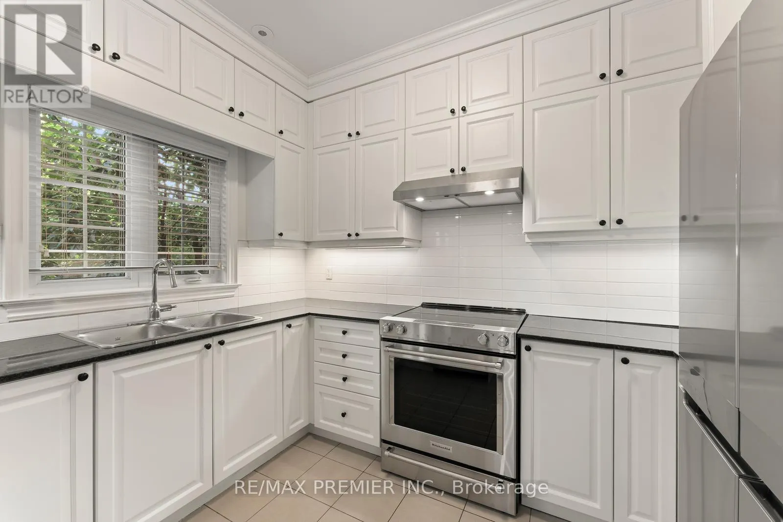 34 GEORGE BOGG ROAD