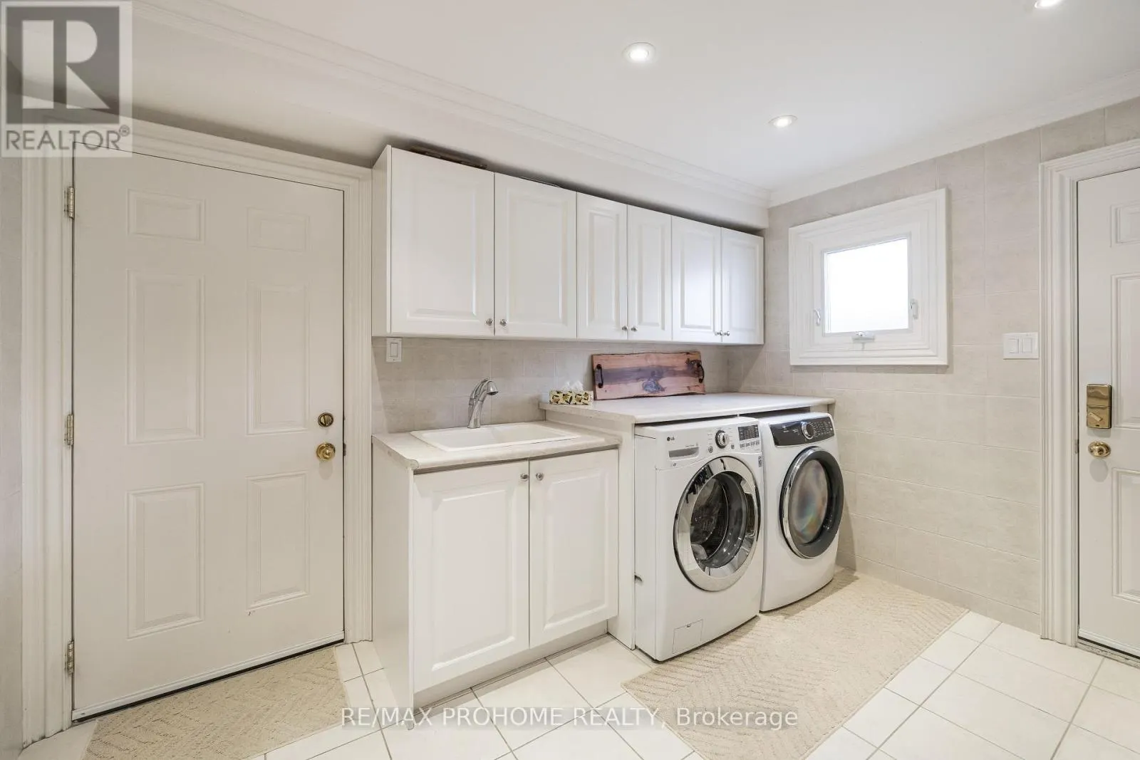42 FOUNDRY CRESCENT
