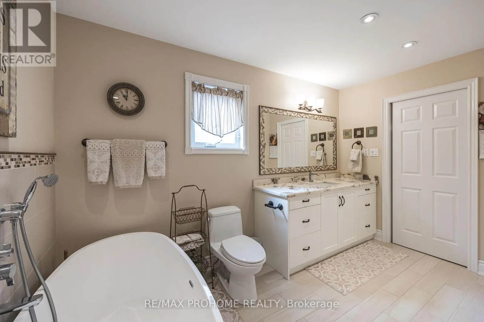 42 FOUNDRY CRESCENT