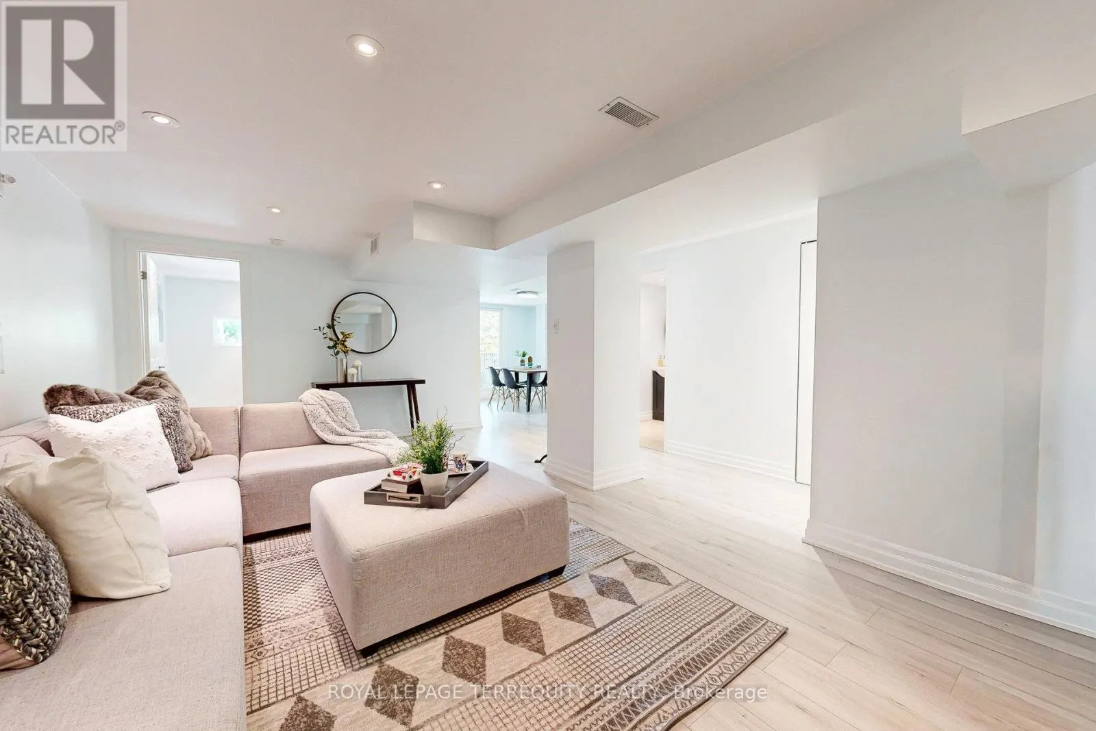 20 WOODCROFT LANE