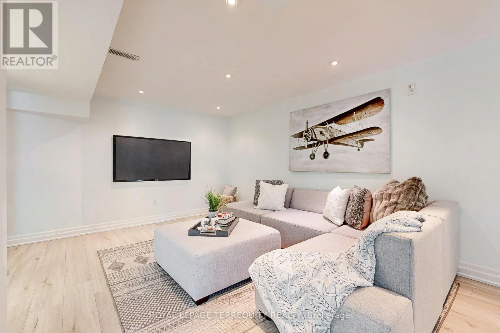 20 WOODCROFT LANE