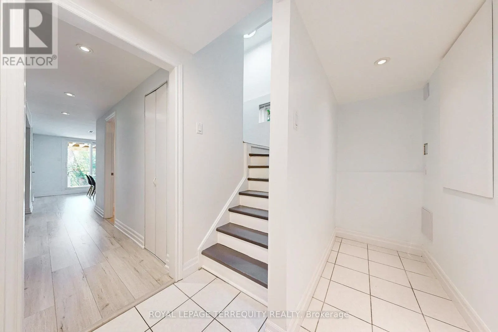 20 WOODCROFT LANE