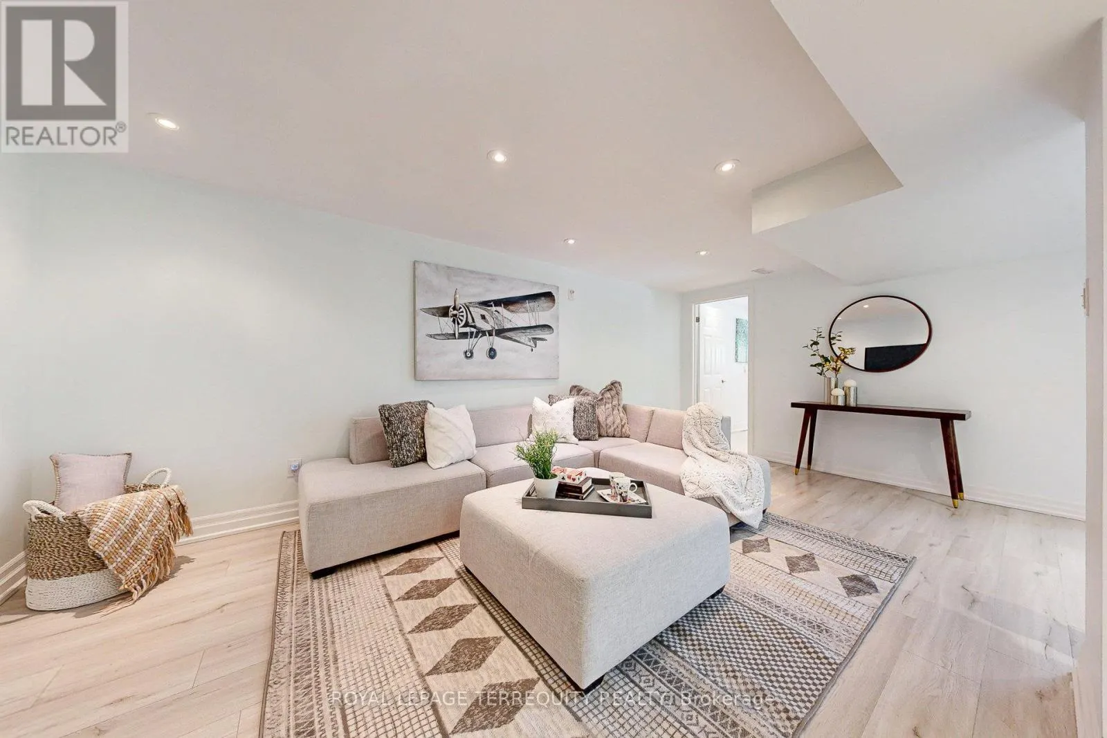 20 WOODCROFT LANE