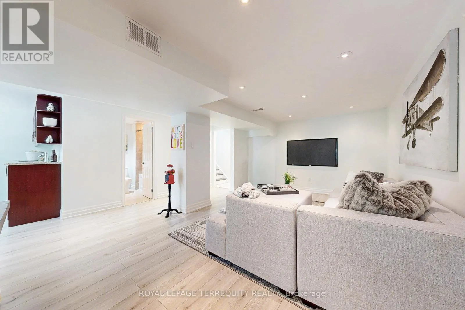 20 WOODCROFT LANE