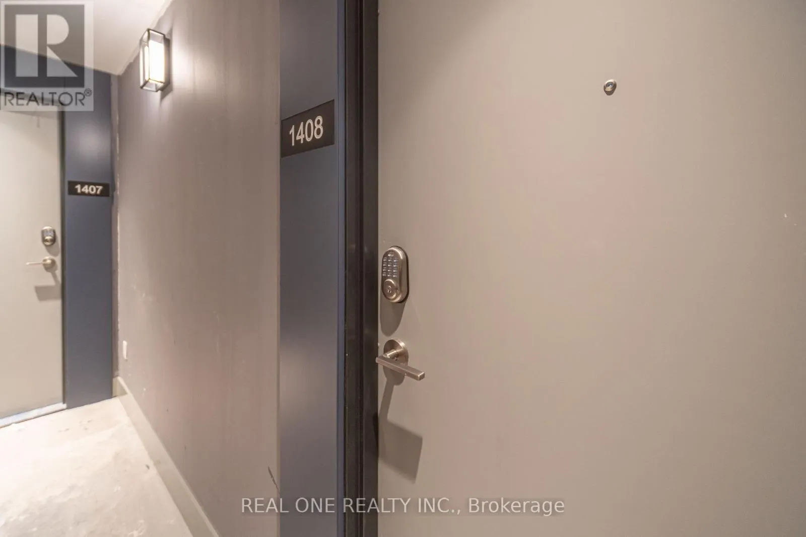 1408 - 30 UPPER MALL WAY