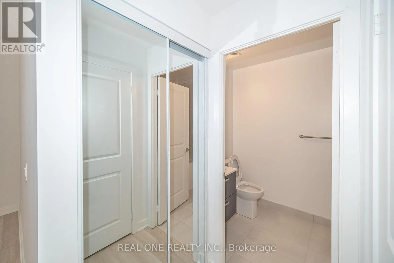 1408 - 30 UPPER MALL WAY