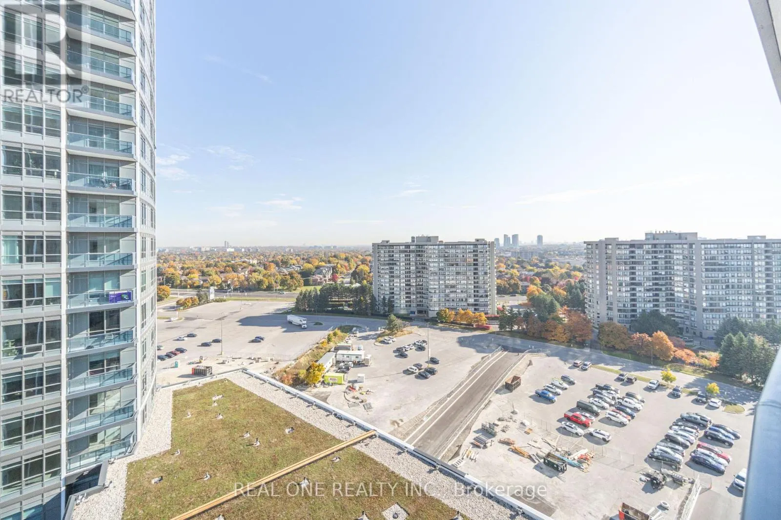 1408 - 30 UPPER MALL WAY