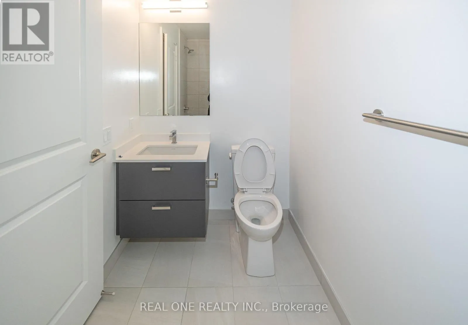 1408 - 30 UPPER MALL WAY
