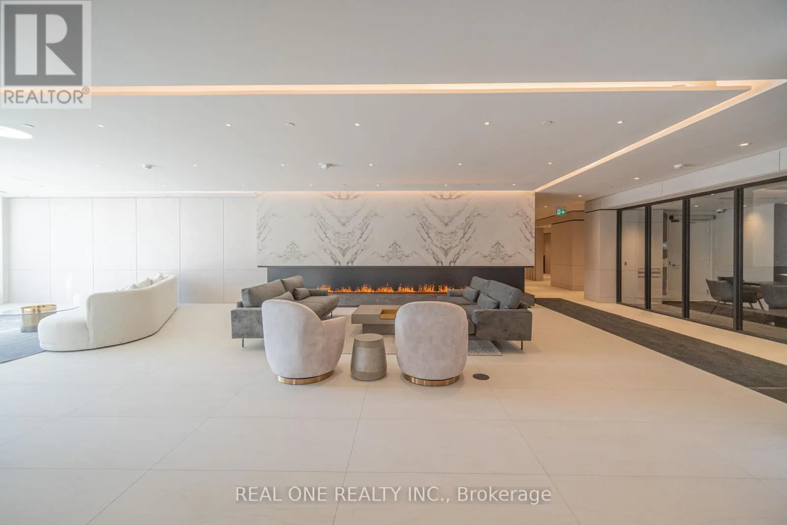 1408 - 30 UPPER MALL WAY