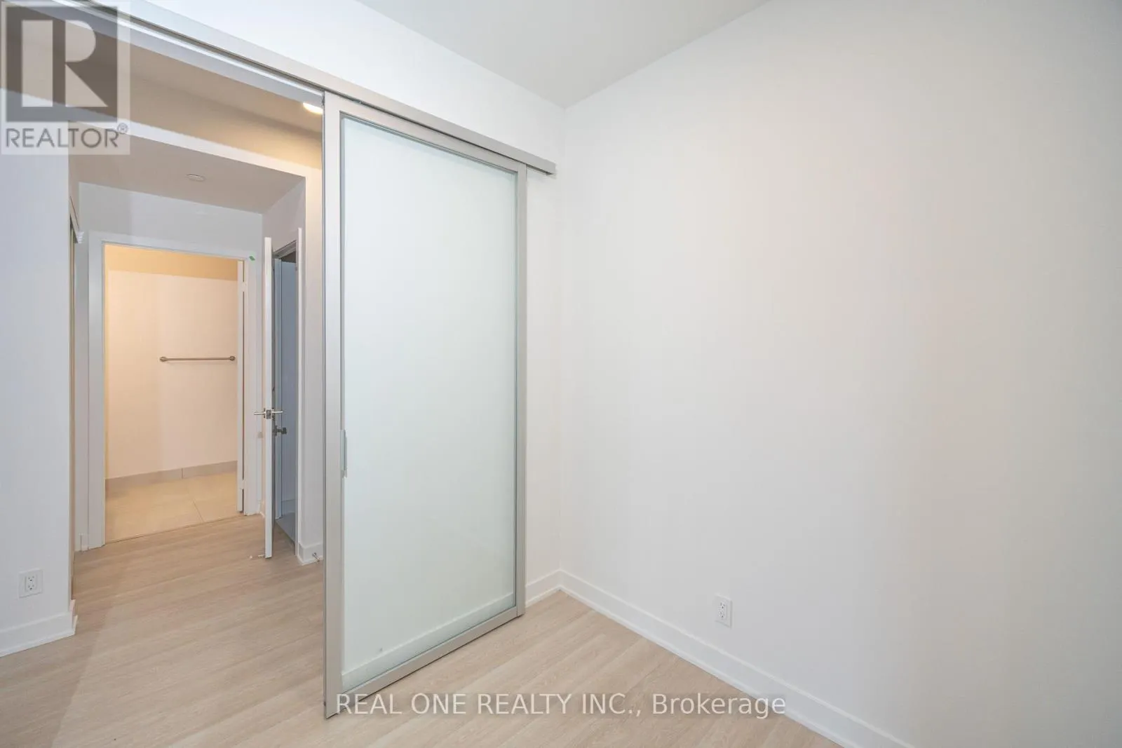 1408 - 30 UPPER MALL WAY
