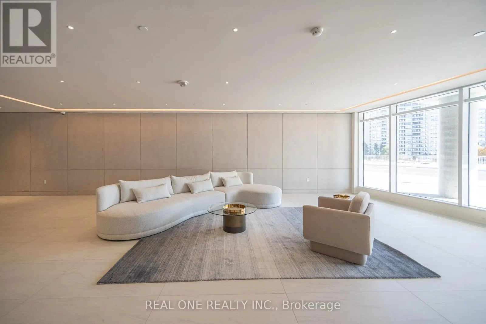 1408 - 30 UPPER MALL WAY