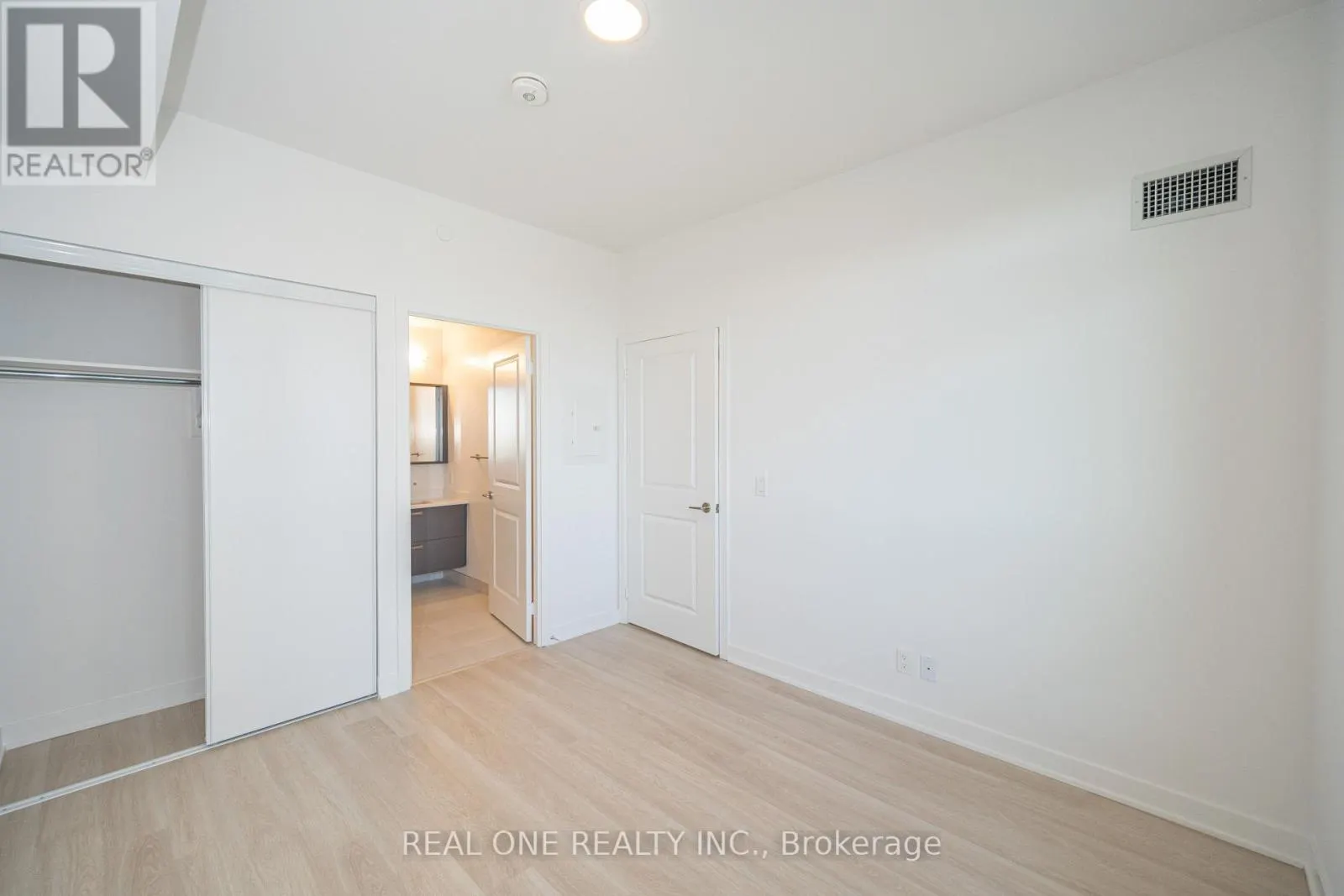 1408 - 30 UPPER MALL WAY