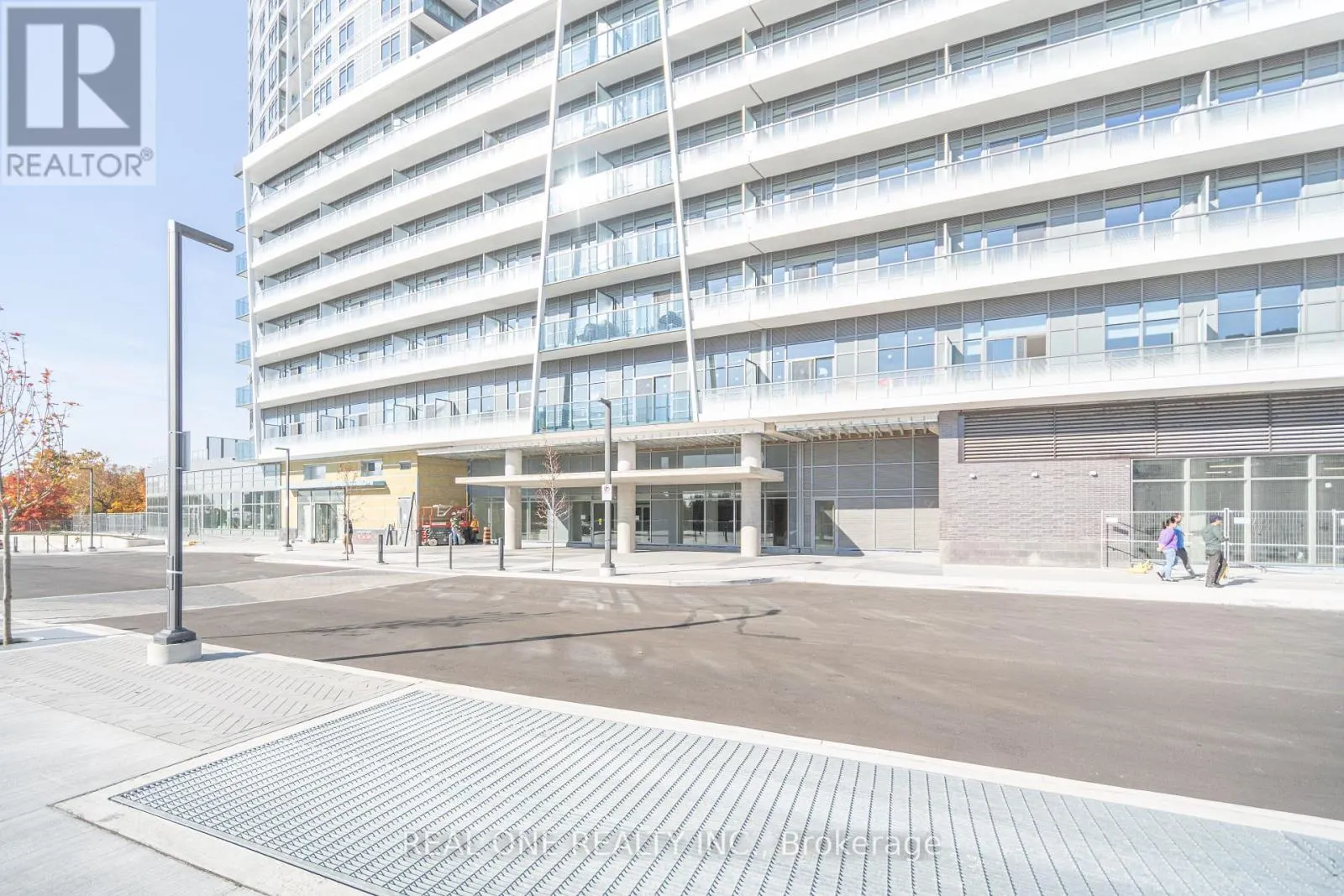 1408 - 30 UPPER MALL WAY