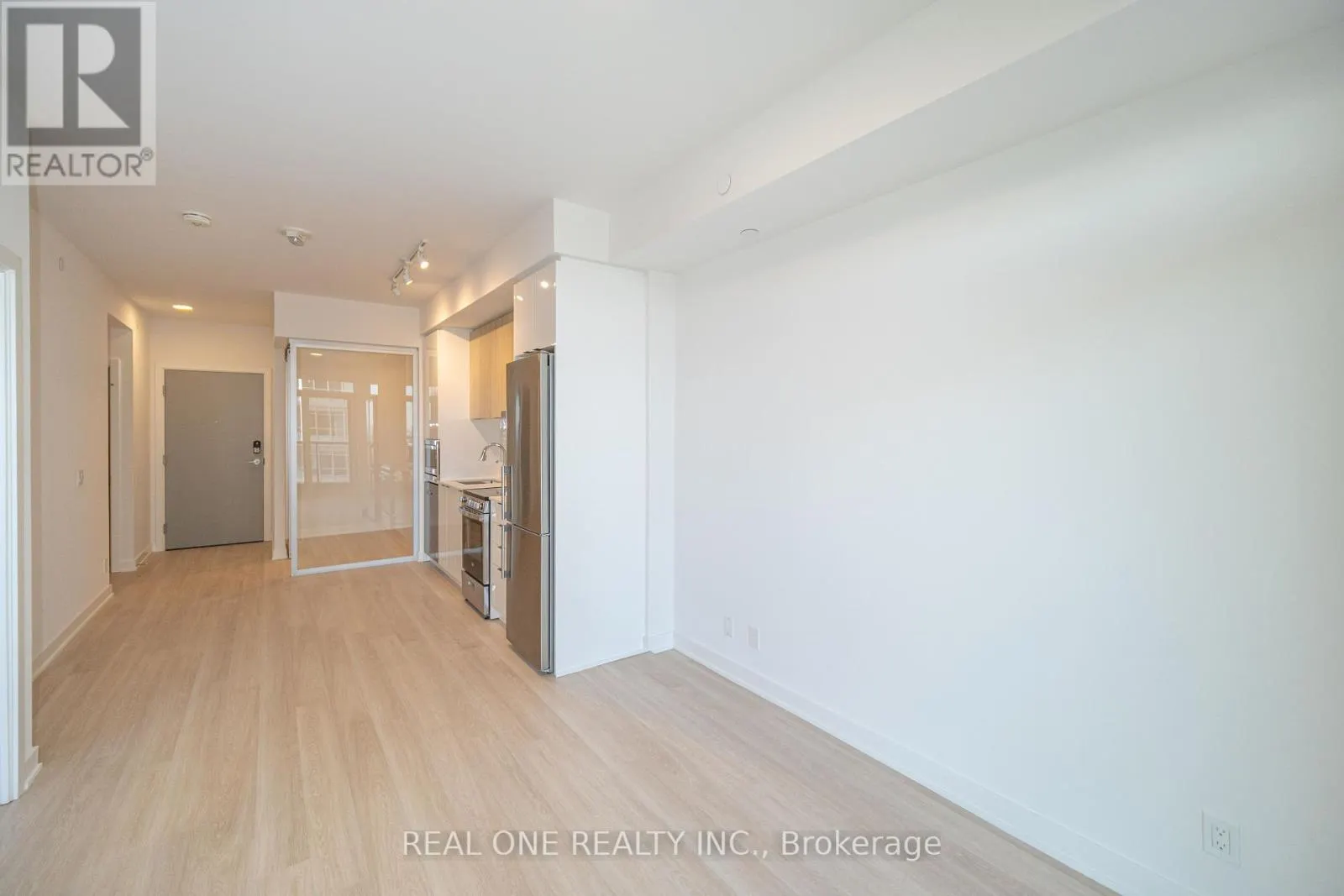 1408 - 30 UPPER MALL WAY