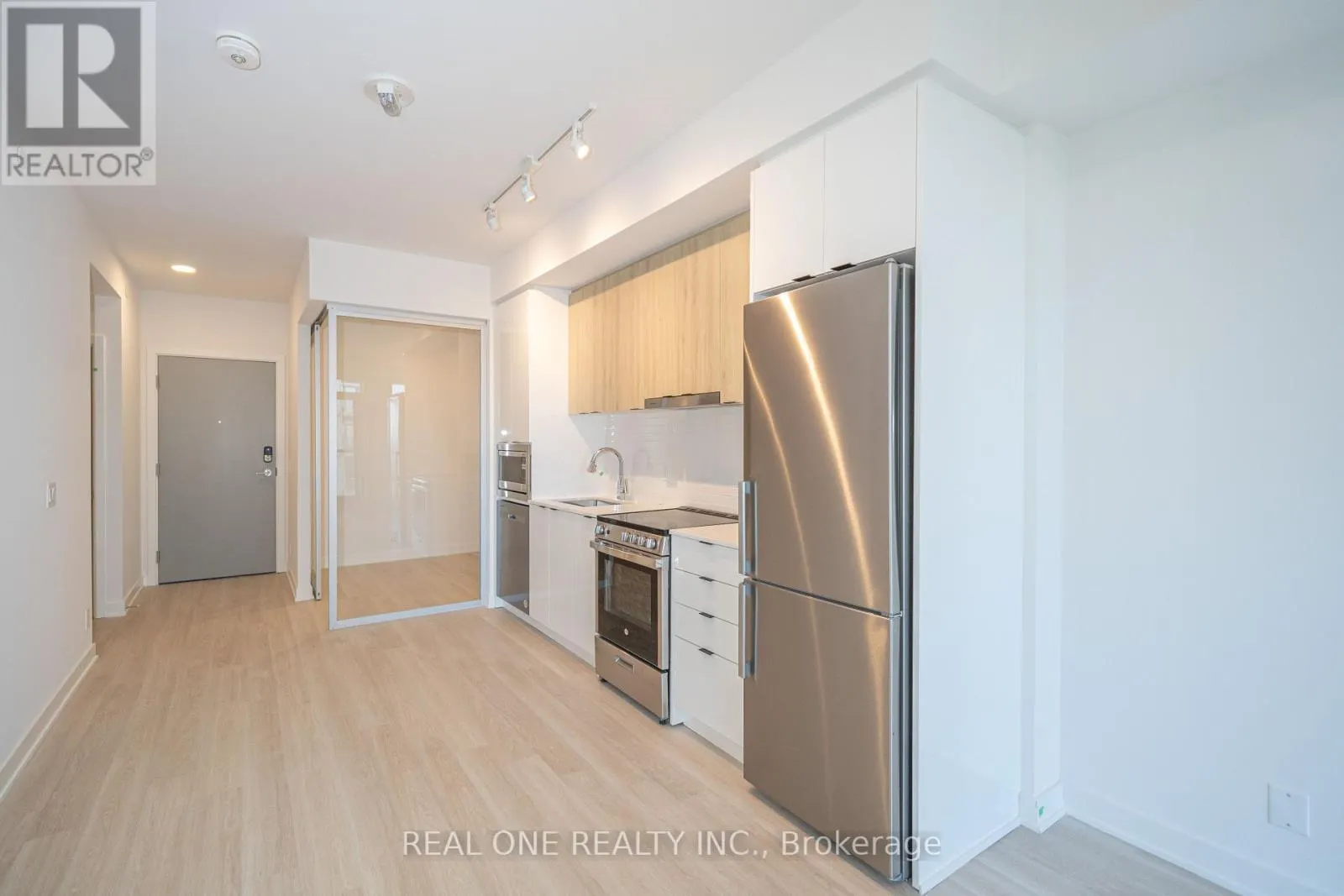 1408 - 30 UPPER MALL WAY