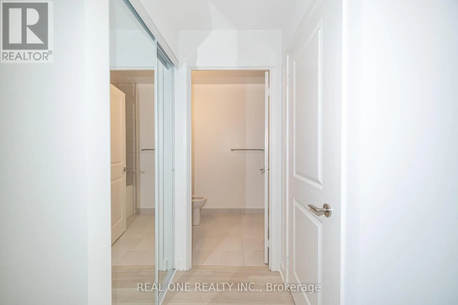 1408 - 30 UPPER MALL WAY