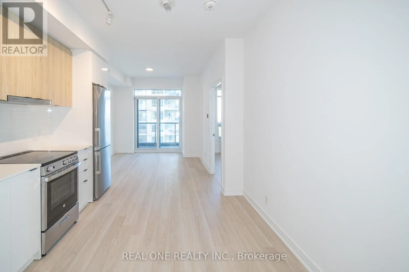 1408 - 30 UPPER MALL WAY