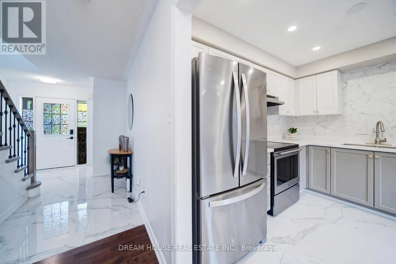 417 KING STREET E