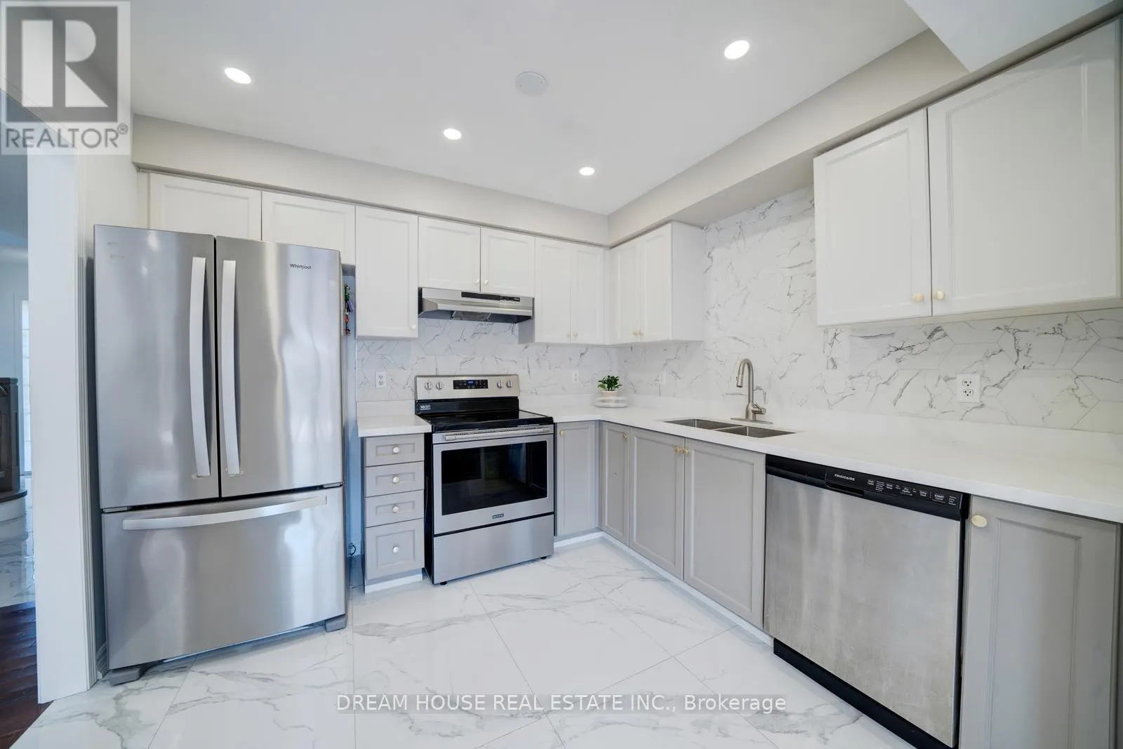 417 KING STREET E