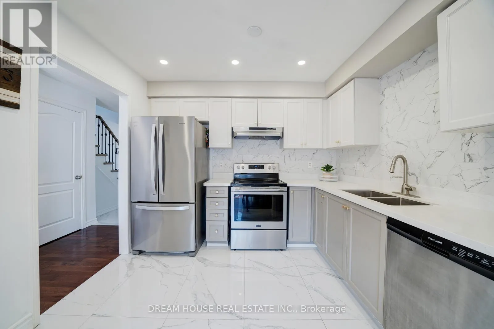 417 KING STREET E
