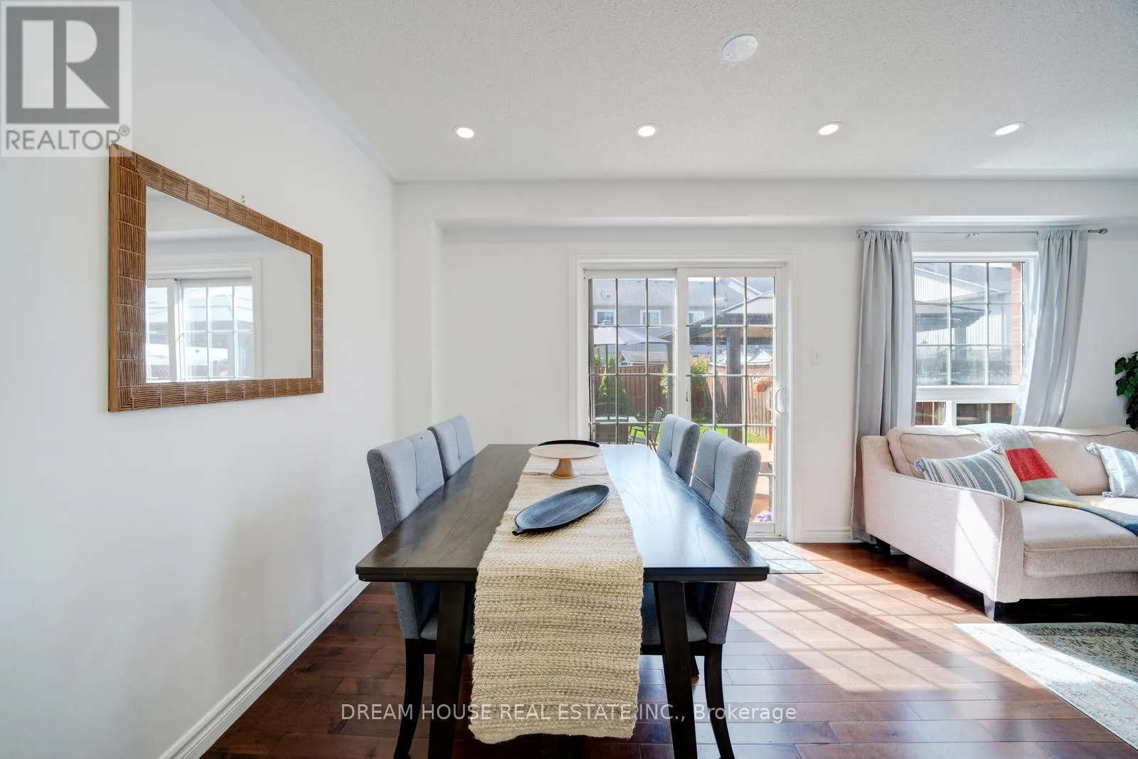 417 KING STREET E
