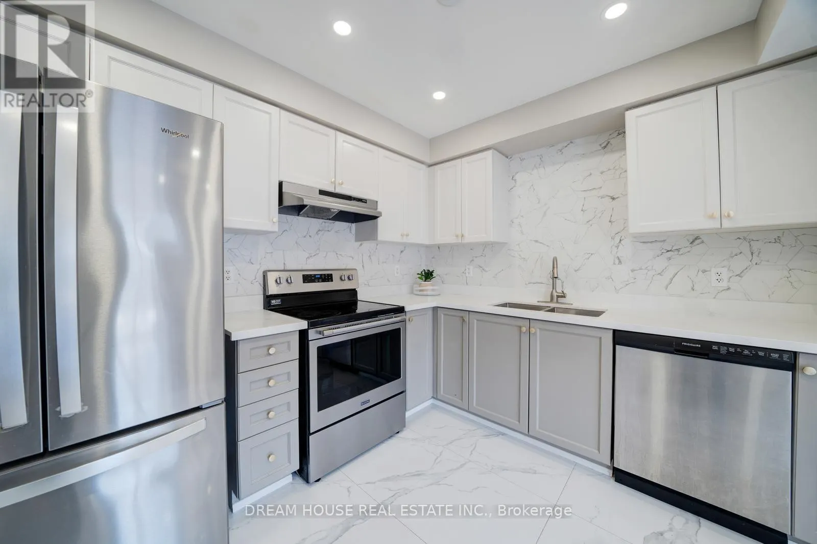 417 KING STREET E