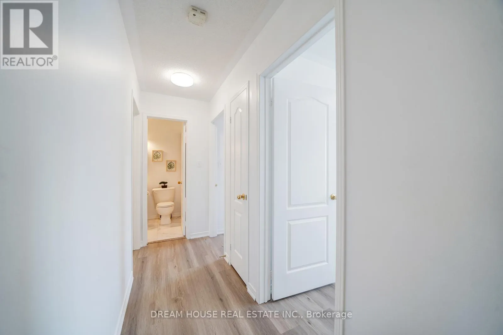 417 KING STREET E