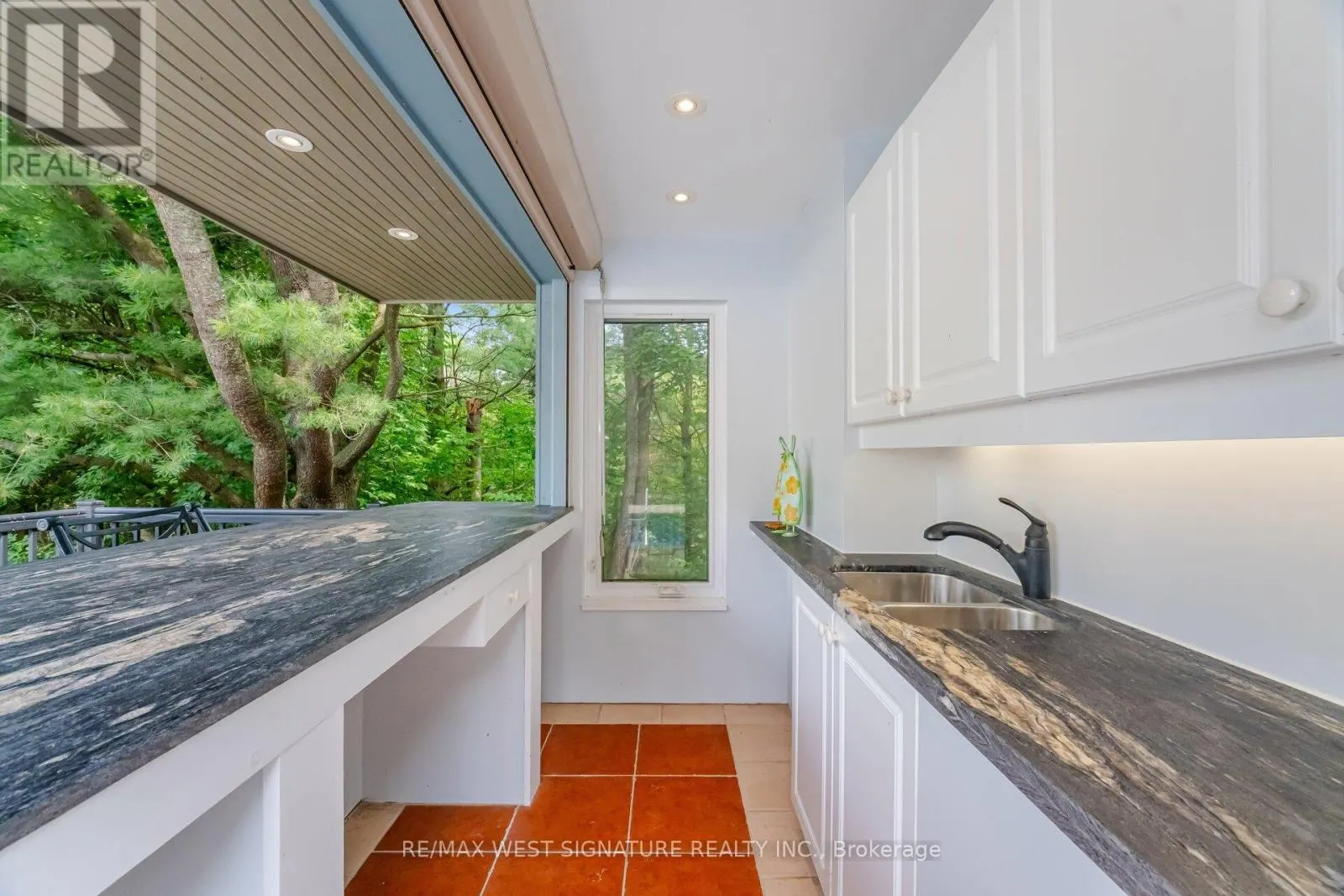 351 DEARBOURNE AVENUE