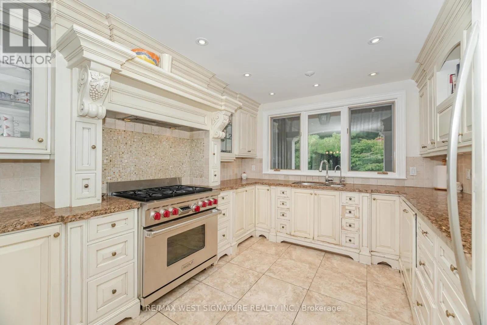 351 DEARBOURNE AVENUE