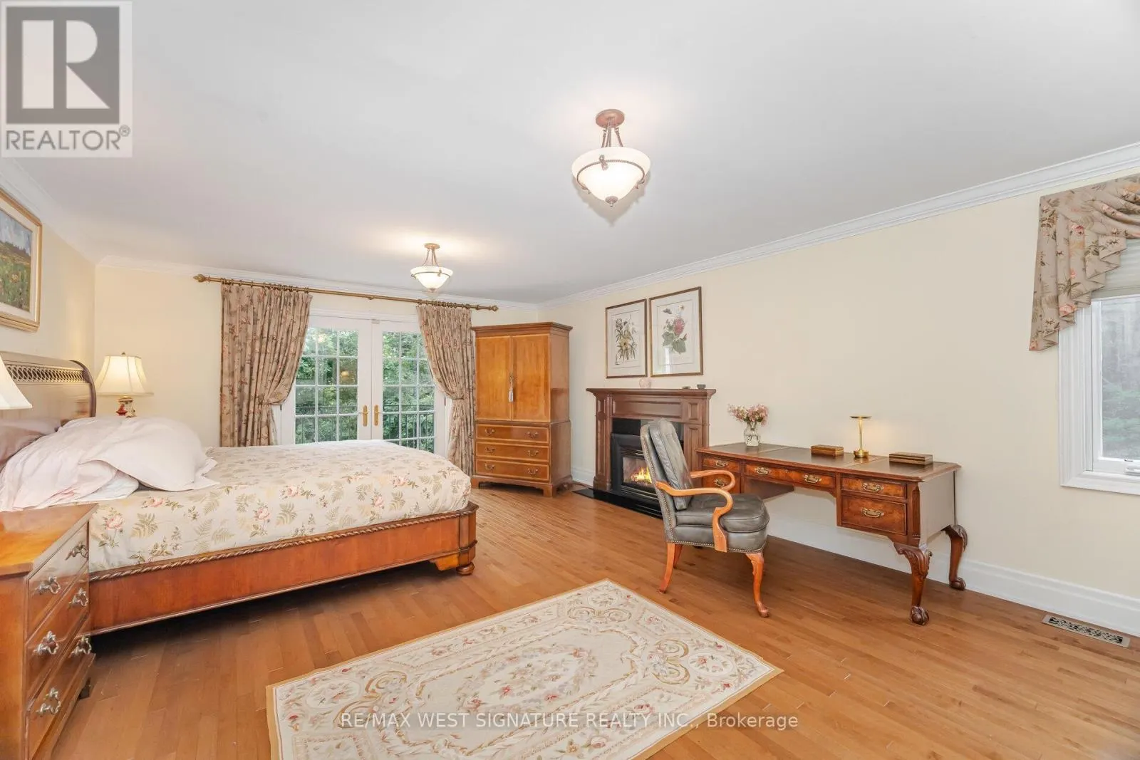 351 DEARBOURNE AVENUE