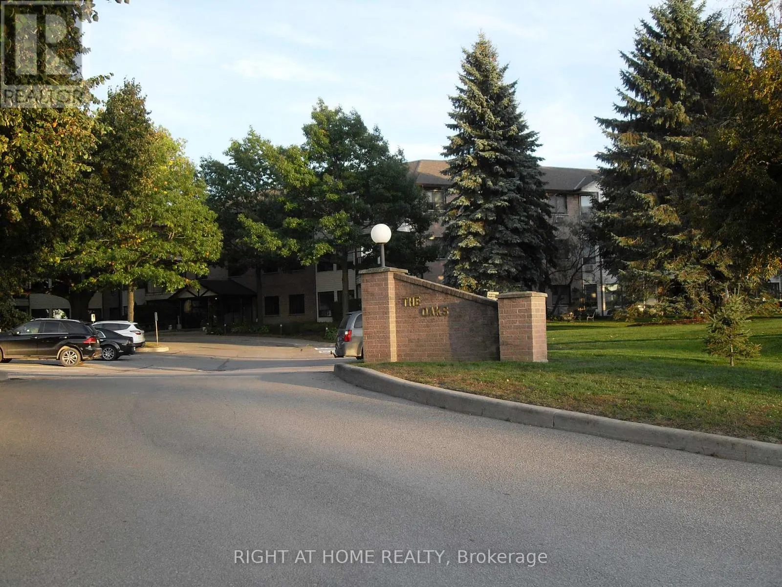 305 - 111 GREW BOULEVARD