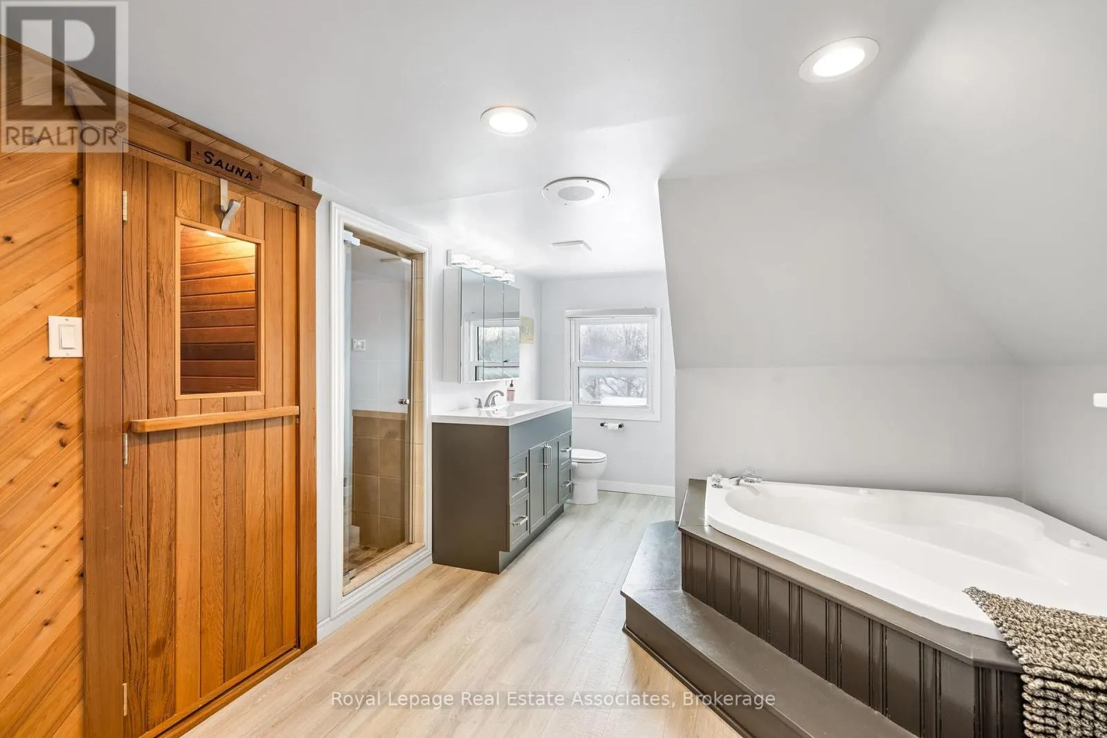 1379 KILLARNEY BEACH STREET