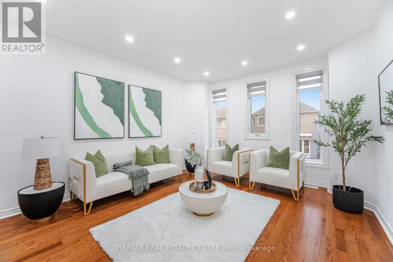 24 FUTURA AVENUE