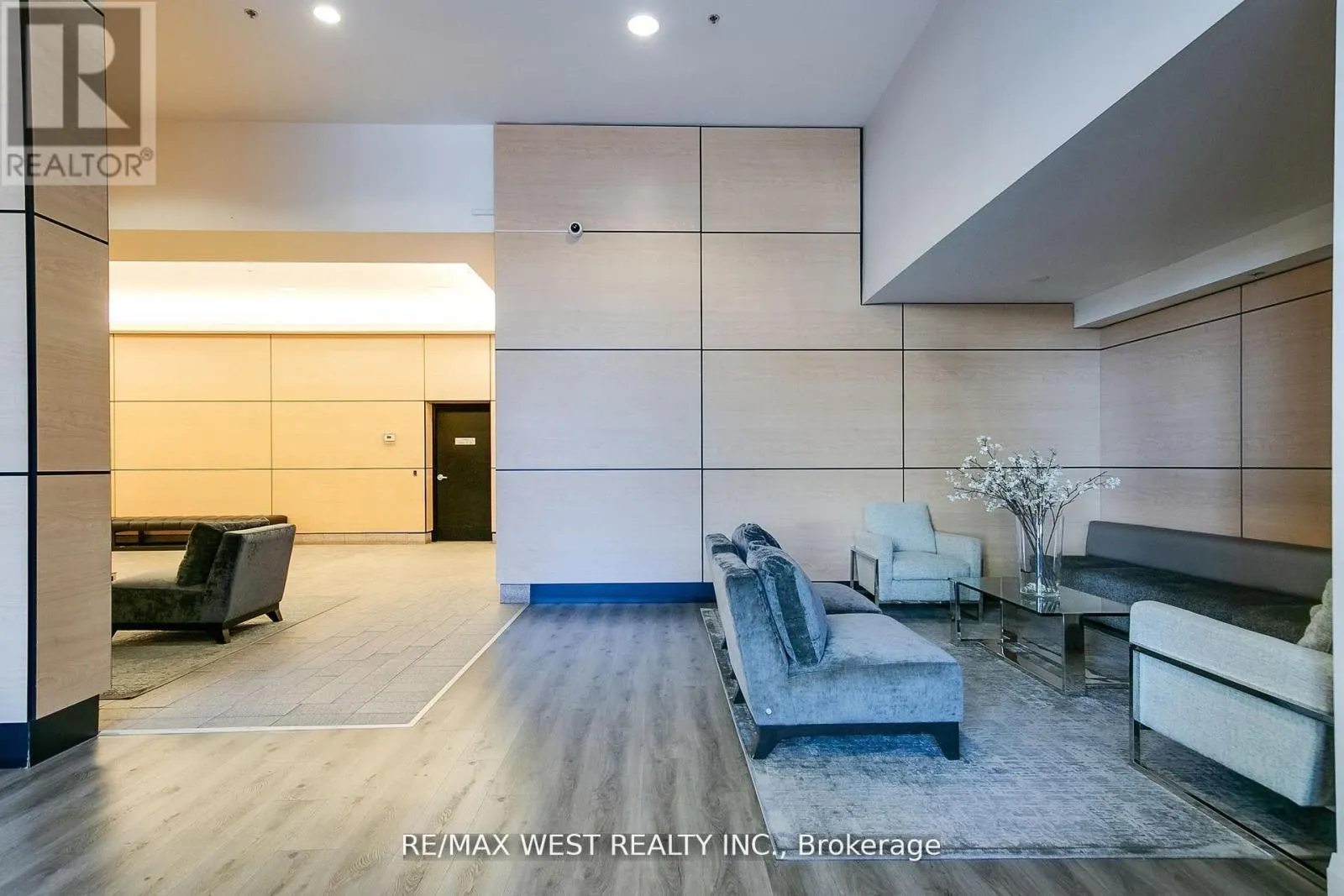 2605 - 2910 HIGHWAY 7 W