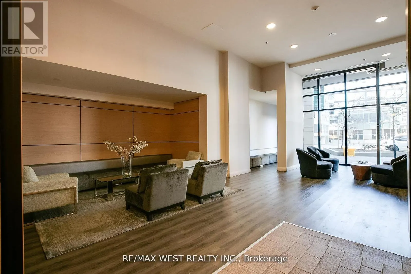2605 - 2910 HIGHWAY 7 W