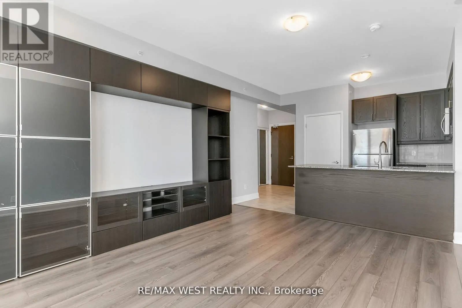 2605 - 2910 HIGHWAY 7 W