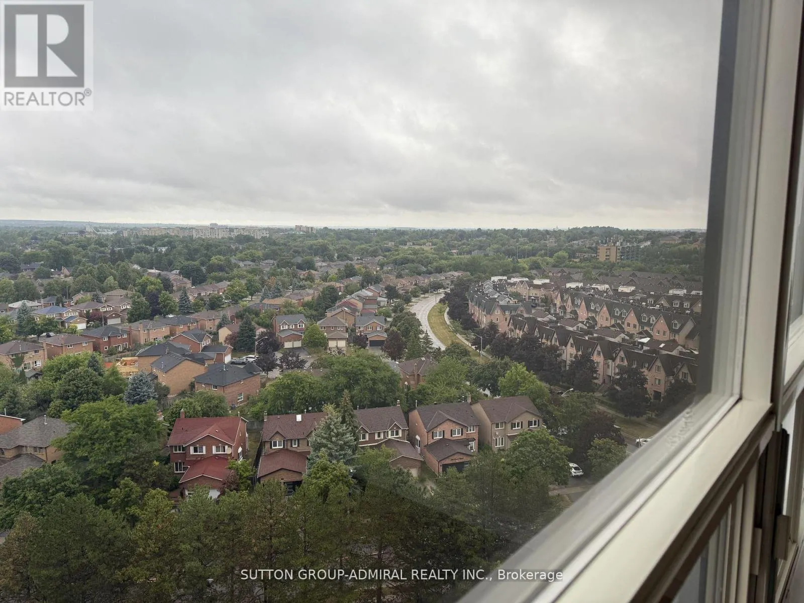 PH27 - 32 CLARISSA DRIVE