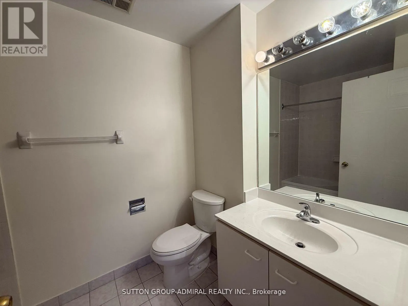 PH27 - 32 CLARISSA DRIVE