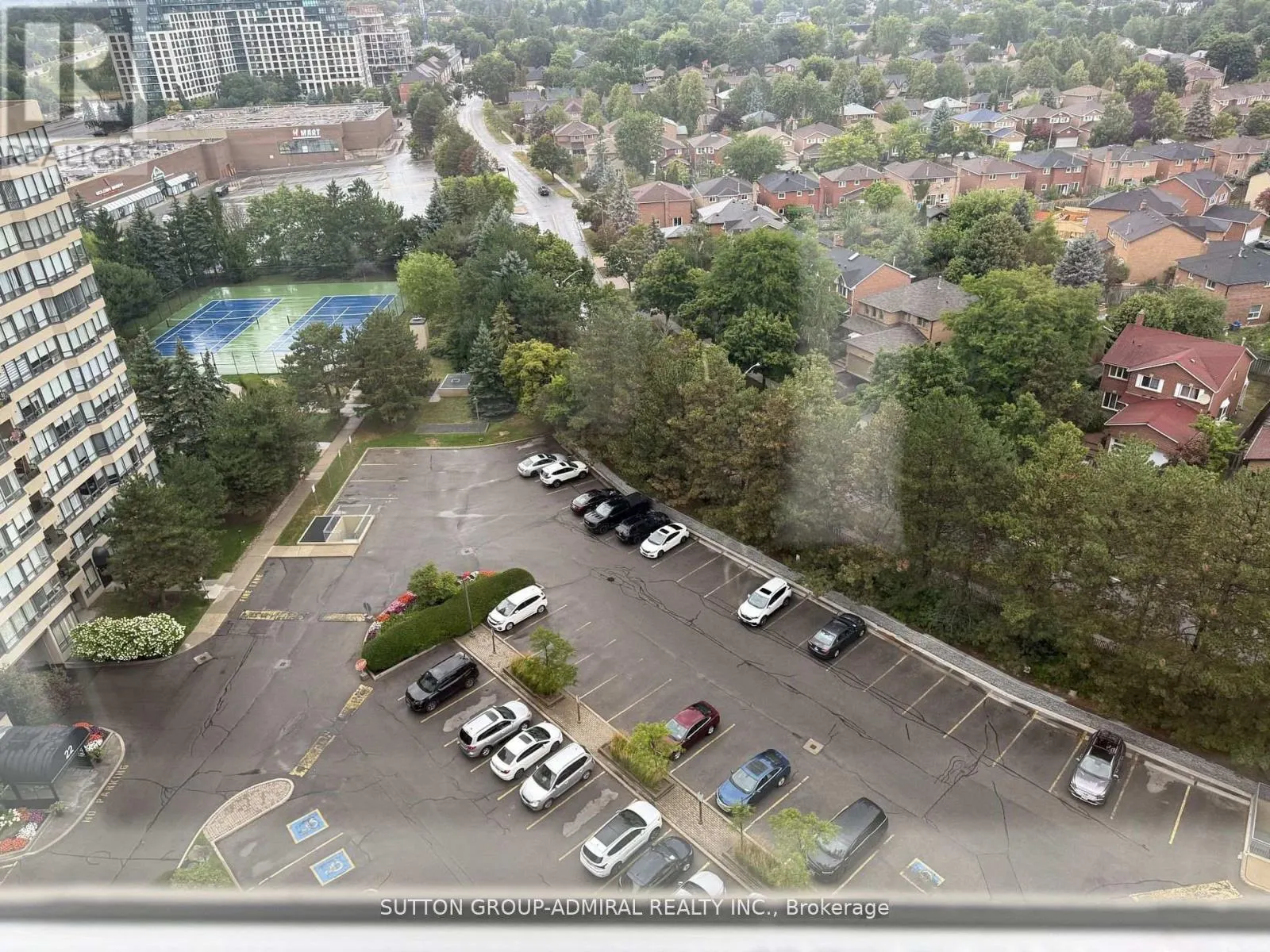 PH27 - 32 CLARISSA DRIVE