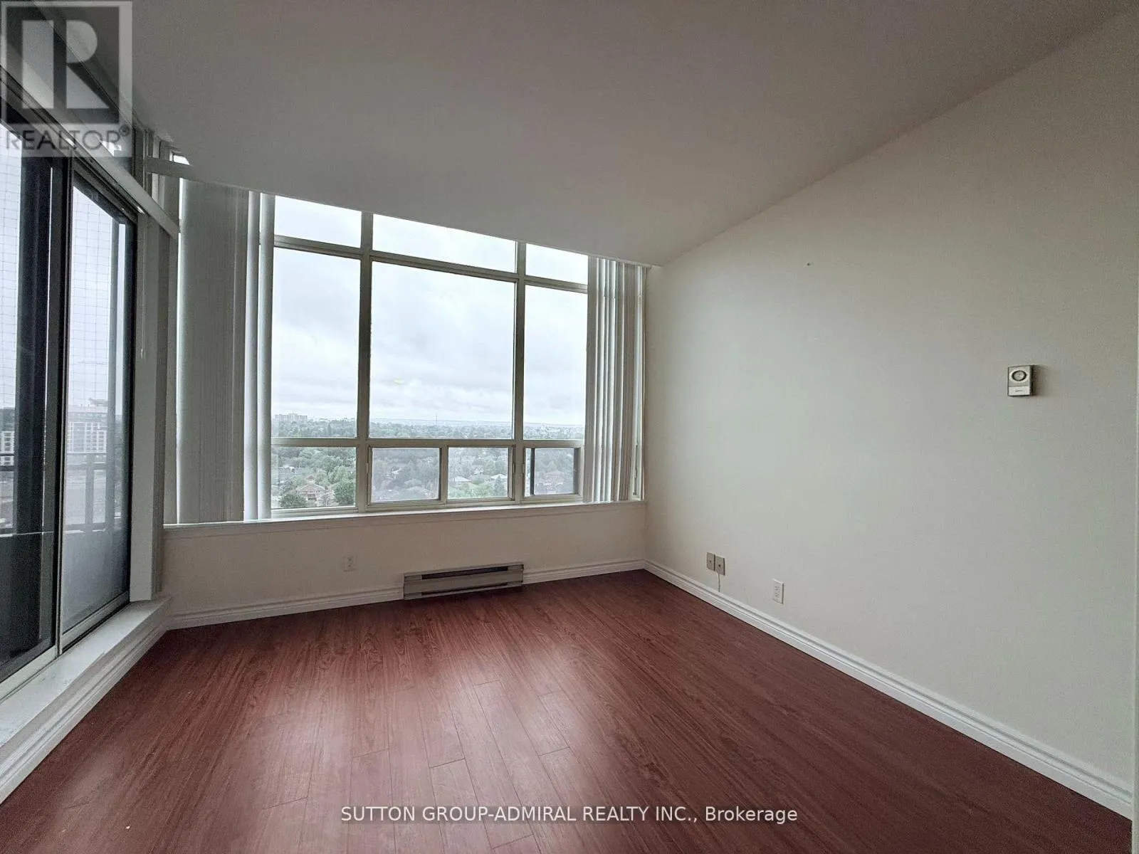 PH27 - 32 CLARISSA DRIVE