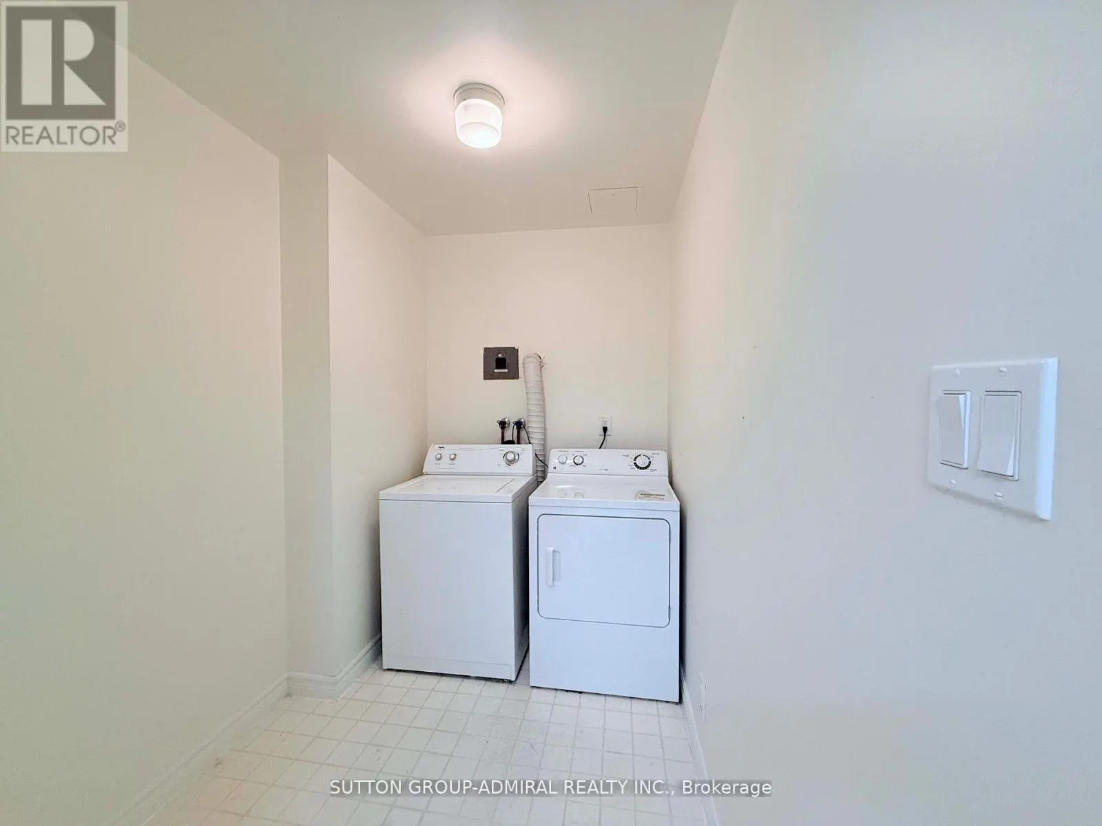 PH27 - 32 CLARISSA DRIVE