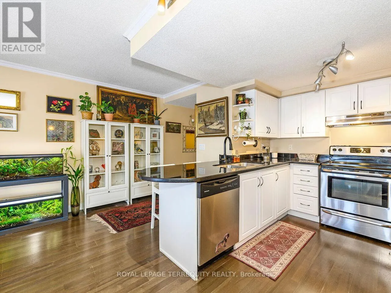 503 - 35 HUNT AVENUE