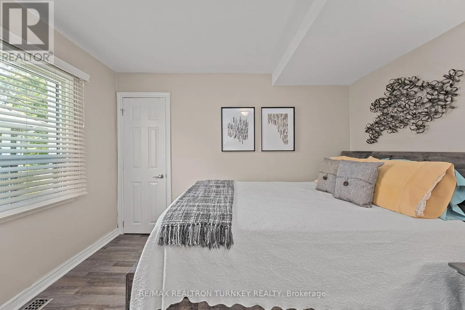 137 COOKS BAY DRIVE
