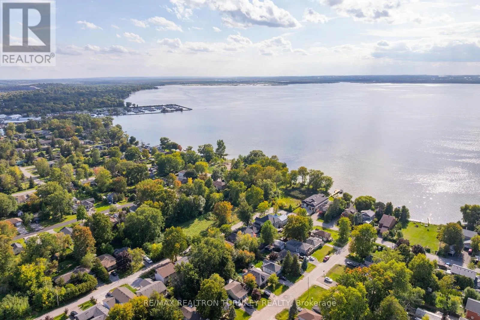 137 COOKS BAY DRIVE