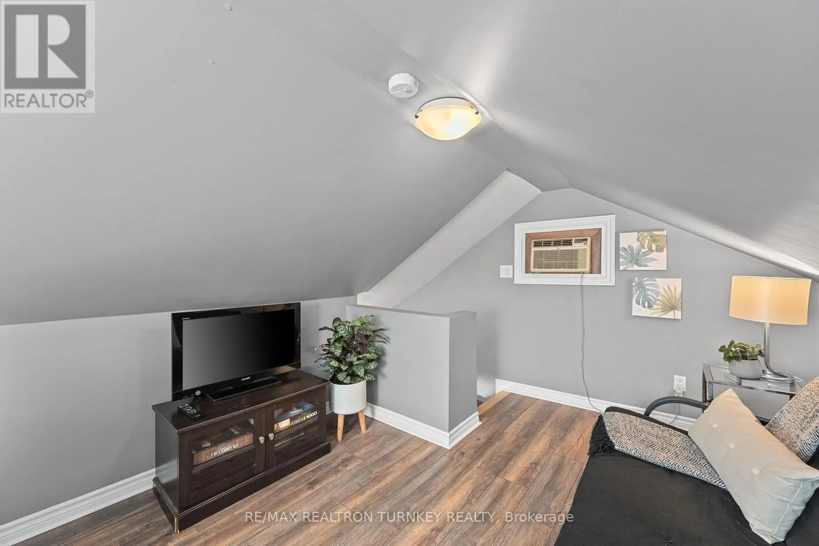 137 COOKS BAY DRIVE