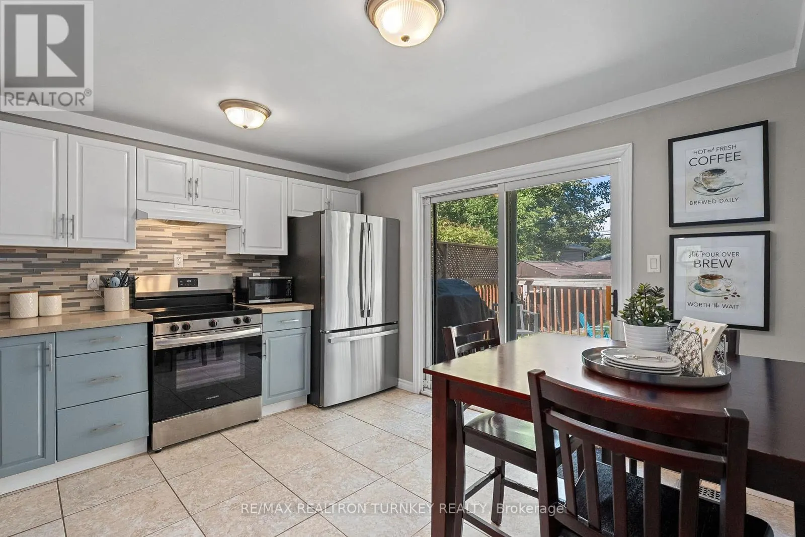 137 COOKS BAY DRIVE