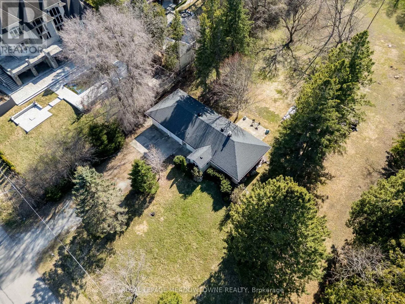 208 MARTIN STREET