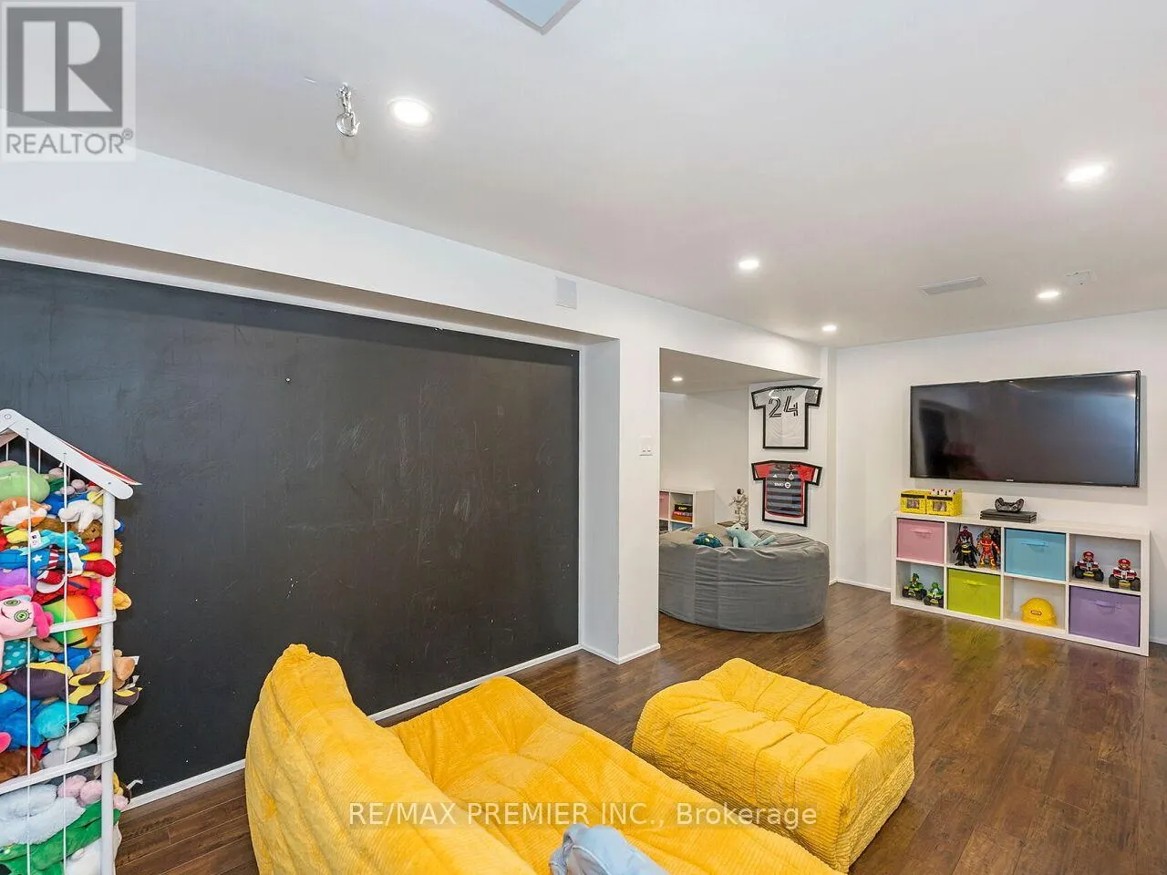 67 GENTILE CIRCLE