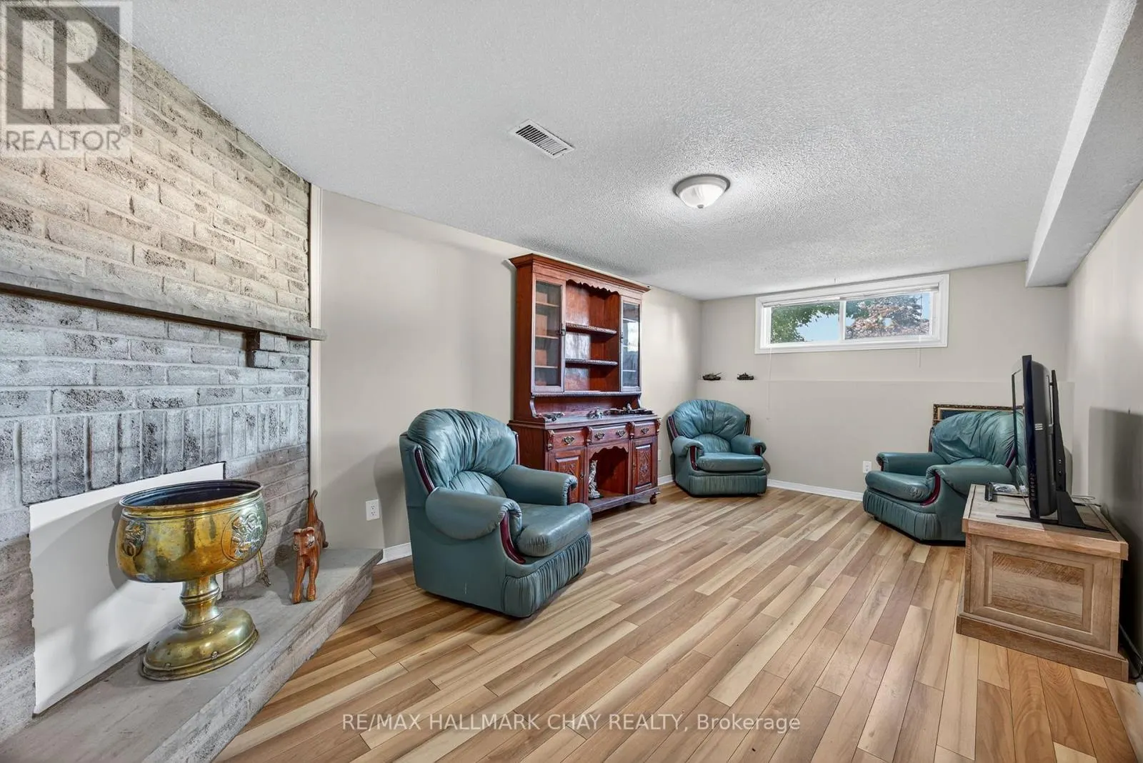 37 MCCARTHY CRESCENT